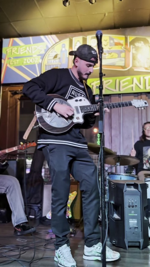 Neck Barham and the Heads playing live